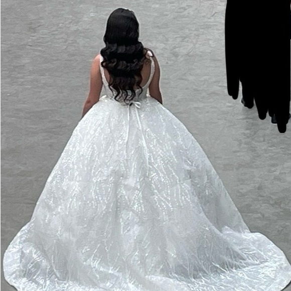 Custom design wedding dress from Turkey. - Picture 4 of 4